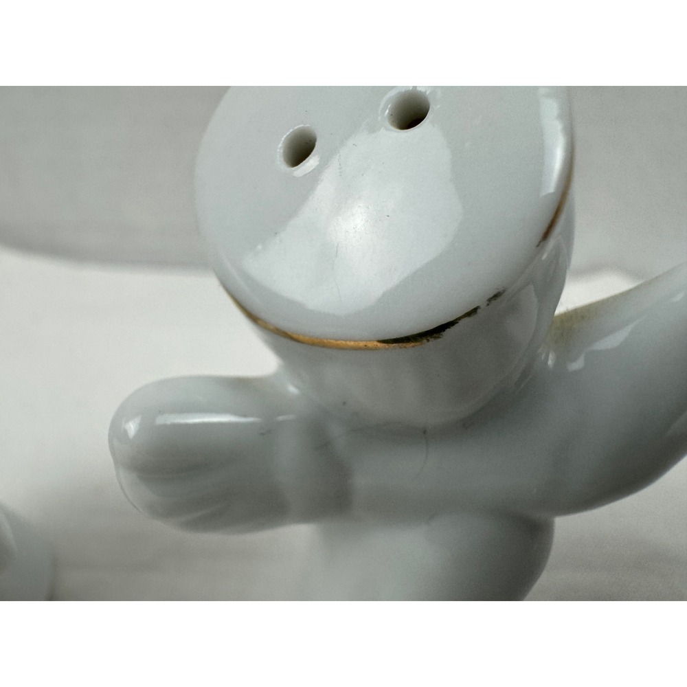 Vintage Ceramic Angel Salt and Pepper Shakers White Gold Trim Christmas Decor - Picture 6 of 9